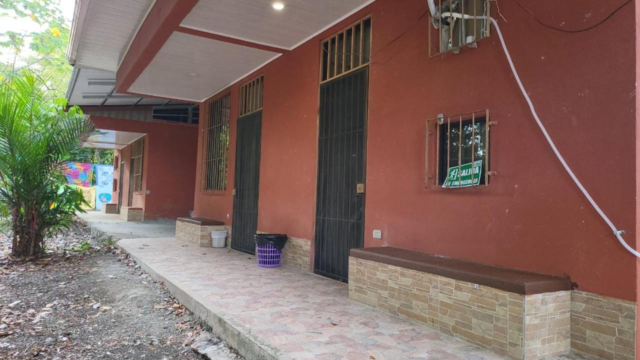 Hostel Manuel Antonio Park Jungle מראה חיצוני תמונה